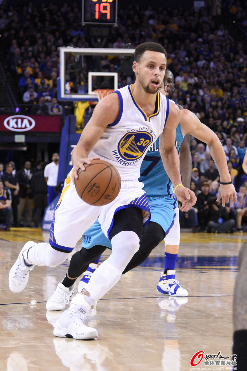 在炸金花中 在炸金花中